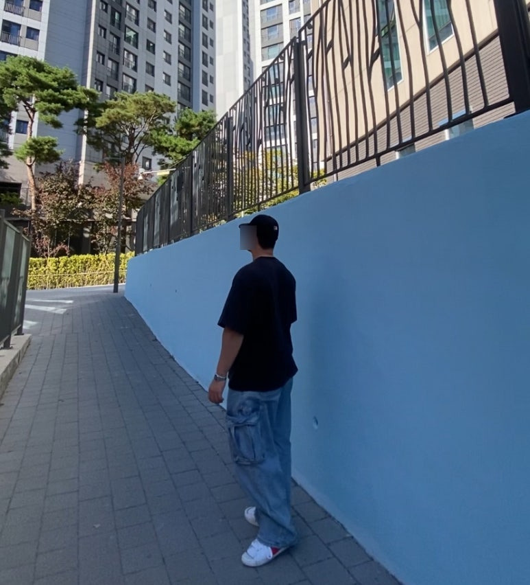 데일리룩('26. 10. 1.)엠엘비 뉴에라 MLB NY Q핏 언스트럭쳐 볼캡, 어커버 티셔츠, 무신사스탠다드 와이드 카고 데님 팬츠, 나이키 블레이저 미드 77 점보, 타티아나