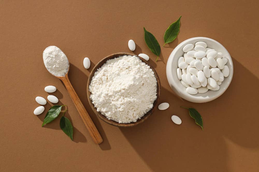 "알부민 제품에 포함될 수 있는 주요 성분과 부원료를 정리한 이미지로, 계란 알부민, 단백질 외 아연, 셀레늄 등의 성분이 포함됩니다"