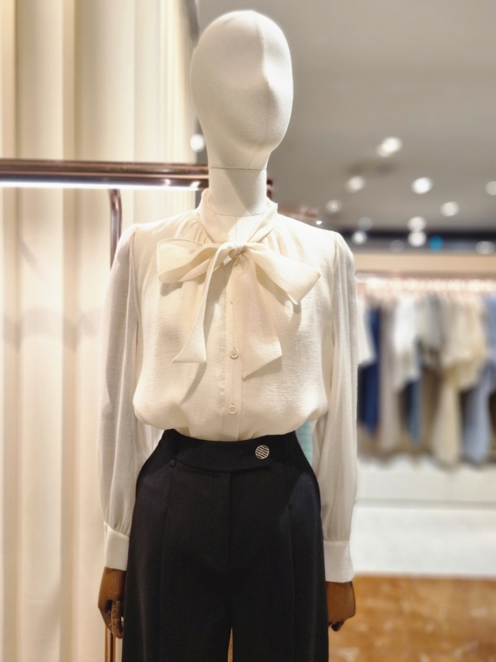 케네스레이디 리본 타이 시스루 블라우스 셔츠 EGBLMJ9800