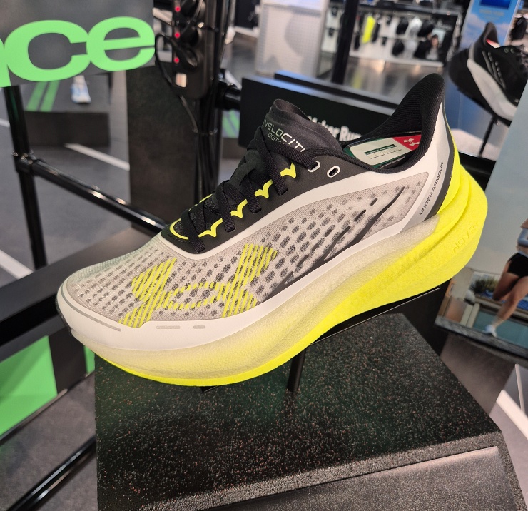 언더아머 벨로시티 디스턴스 후기