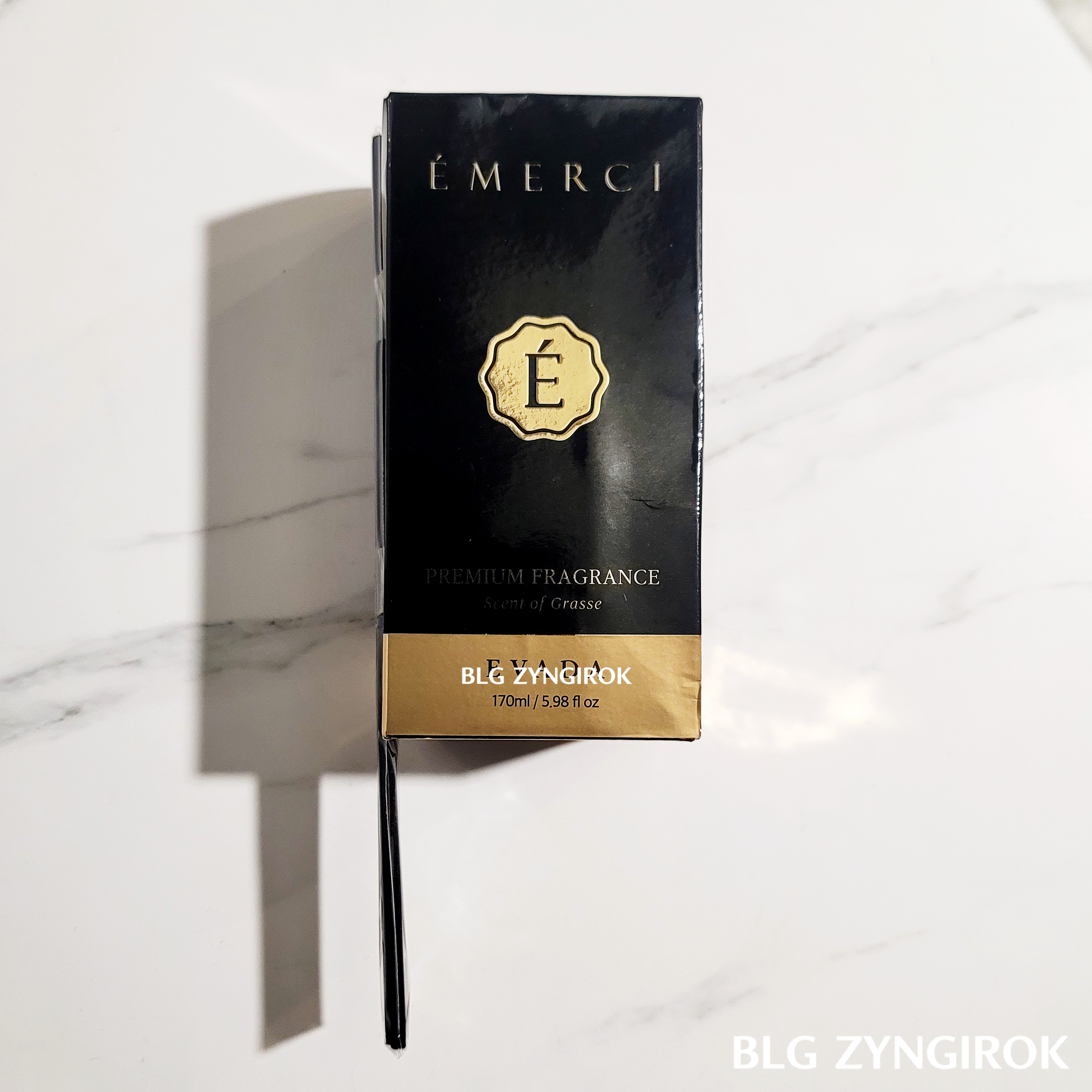 에멜시 에바다 디퓨저 상자 모습이다.