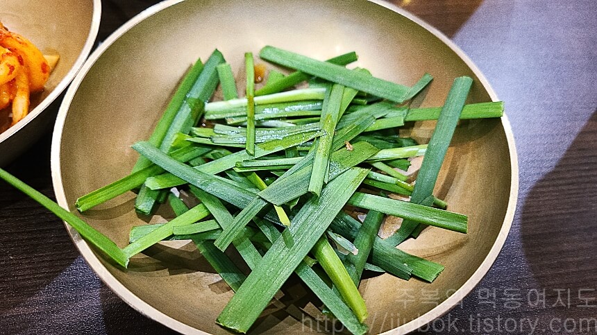 청와옥-사당직영점-밑반찬-부추