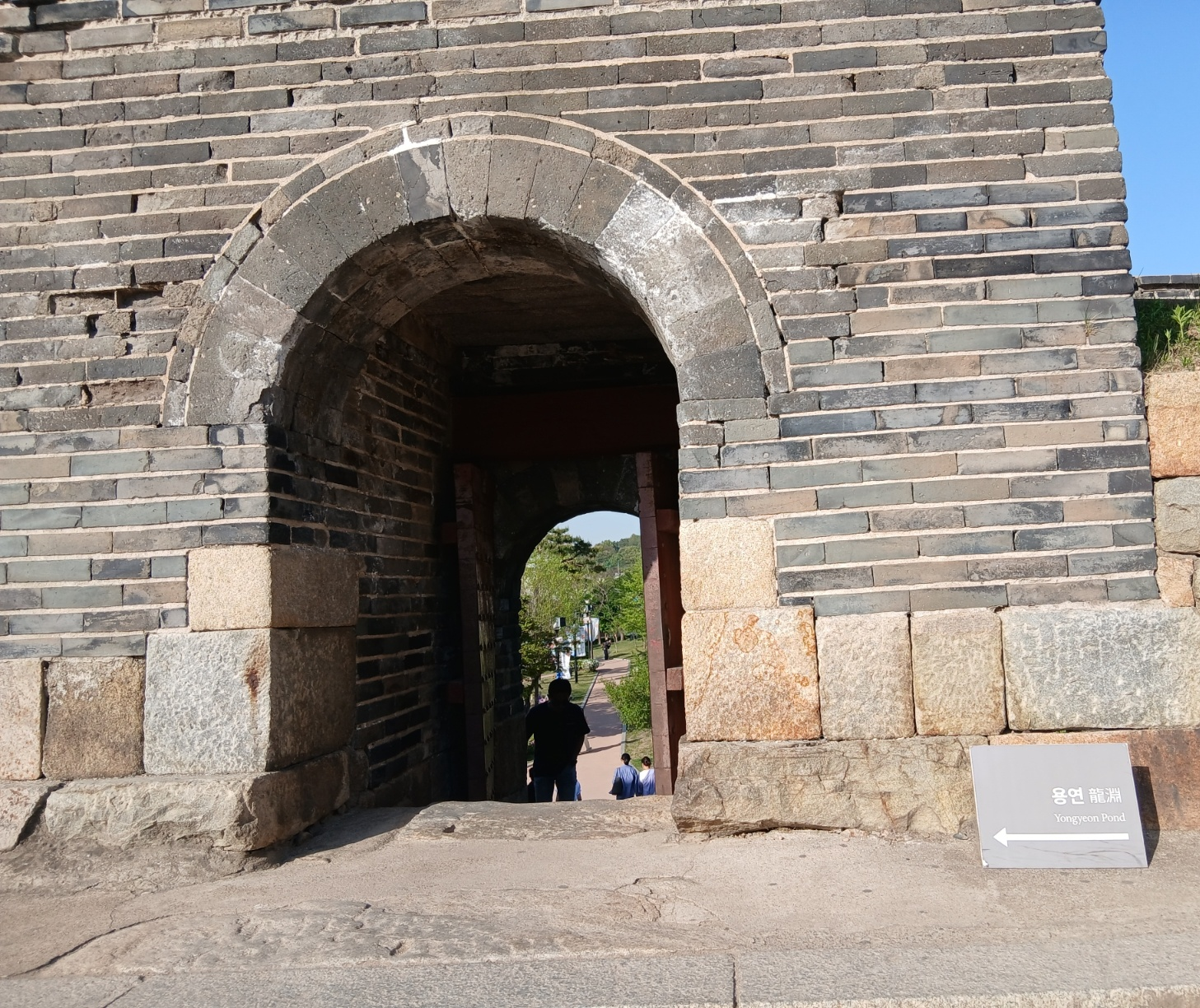 수원화성 북수문 옆 통로 입구, 용연 내려가는 숨은 길