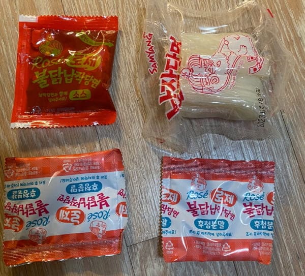 삼양로제불닭-납작당면내용물