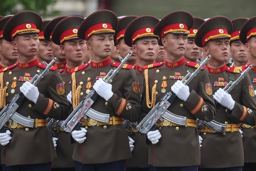 북한군 첫 행진: 러시아 전승절 우크라이나 참전으로 다져진 북러 혈맹의 실체 분석