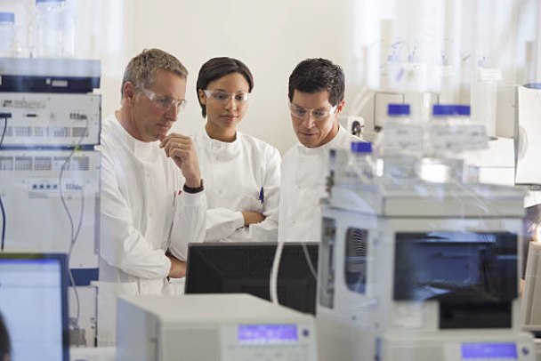 국내 제약사 분석팀을 위한 LC-MS/MS + AI 융합 R&D 로드맵 제안