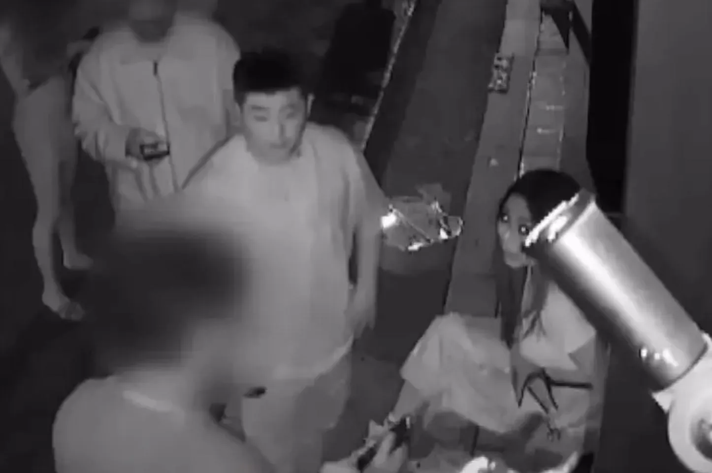 제시, 팬 폭행 방관하고 나락가자 뒤늦은 사과, 추가 폭행 연루 의혹까지 갱단 수준... 늦었으니 가던 나락길 가는 편도? - 두 건의 추가 폭행 연루 의혹, 이쯤되면 갱단? 제시, 팬 폭행 방관하고 나락가자 뒤늦은 사과, 추가 폭행 연루 의혹까지 갱단 수준... 늦었으니 가던 나락길 가는 편도? - 두 건의 추가 폭행 연루 의혹, 이쯤되면 갱단?