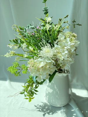 2024년 축하하는 화사한 화이트 꽃병