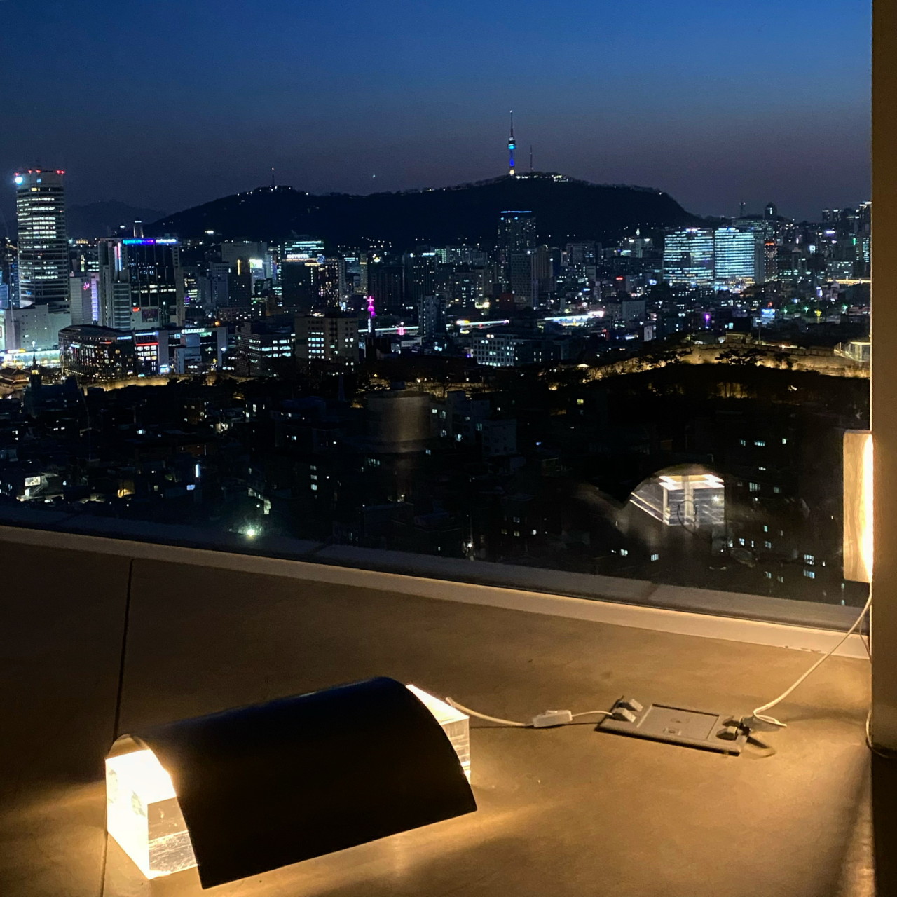 테르트르 카페 야경 통창뷰 사진