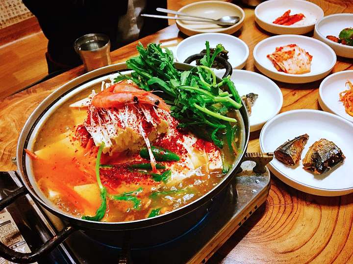 백반기행 신소율 편 해물두부전골 손두부 두부구이 해물 칼국수 비지찌개 원주 맛집 소개