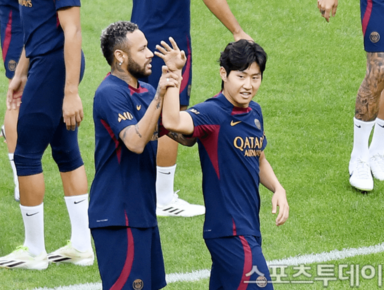 PSG 이강인&middot;네이마르, 부산 팬들을 현혹시킬 준비가 되었음