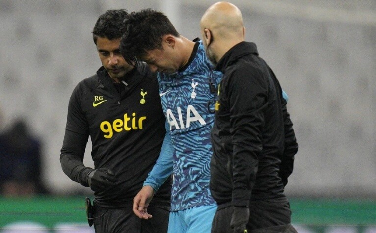 손흥민 선수 부상 사진