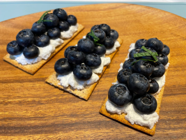 다이어트 간식 - 블루베리 카나페, 통밀 크래커