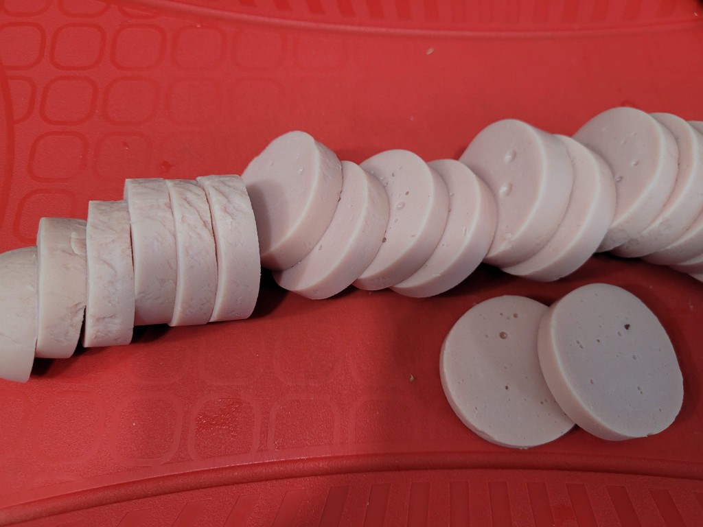 일정한 두께로 썬 옛날소시지