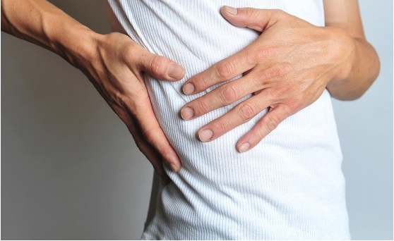 오른쪽 갈비뼈 아래 통증