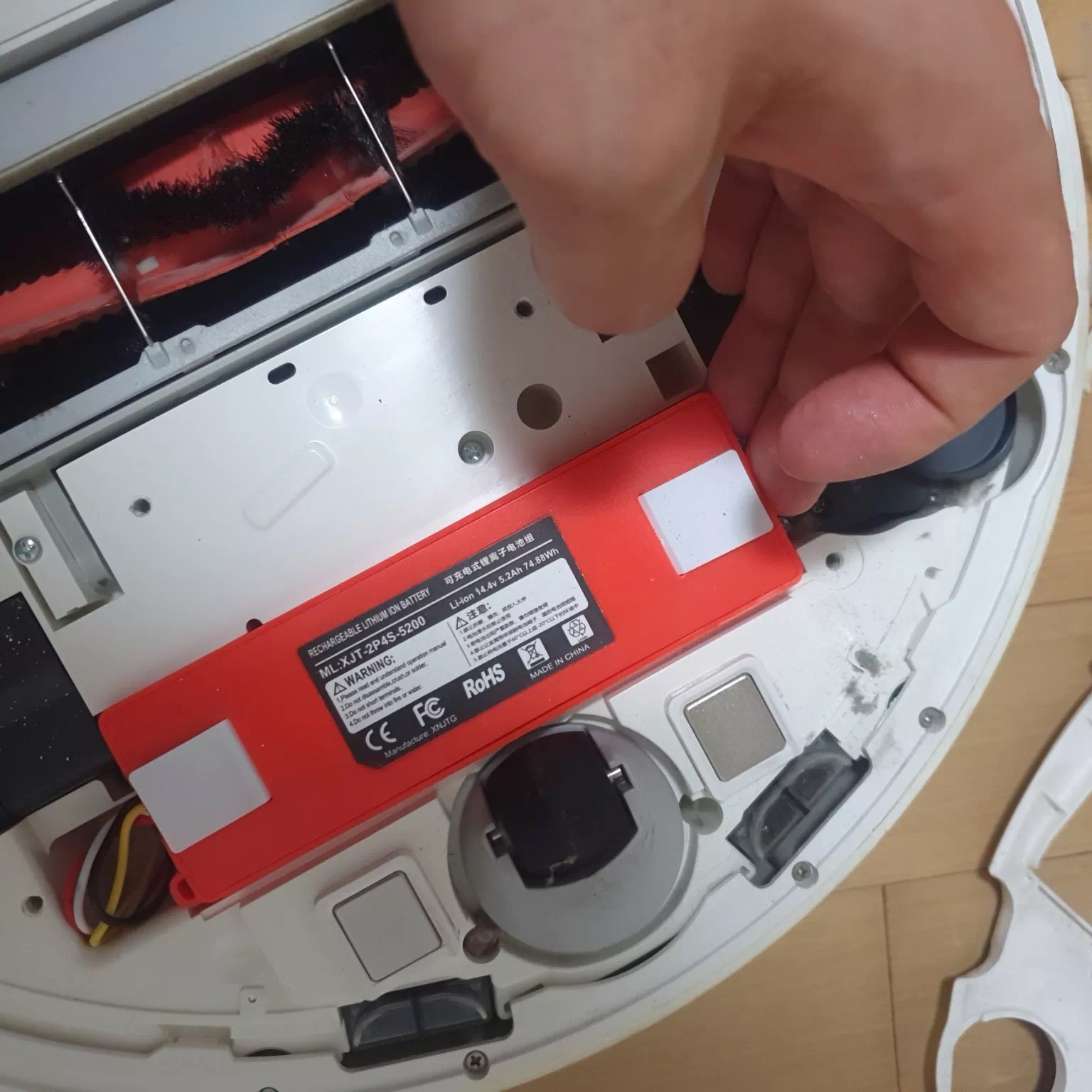 샤오미 로봇 청소기 방전 배터리 탈거