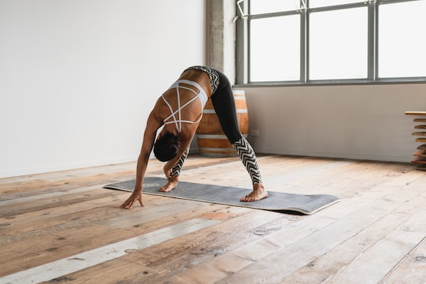 발을 올바르게 스트레칭하고 강화하는 방법