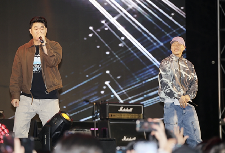 다이나믹듀오 무대