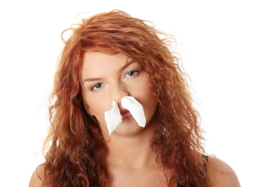 코피가 계속 나는 여성