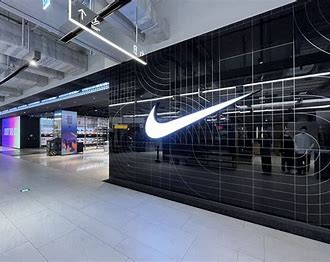 나이키&amp;#44;&lsquo;최악은 지났다&rsquo;&hellip;반등의기지개&amp;#44;부활의조건은?Nike&amp;#39;s Worst May Be Over &ndash; Can the Swoosh Fully Rebound?