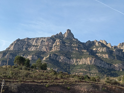 산악열차역 광장에서 본 몬세라트 산 사진
