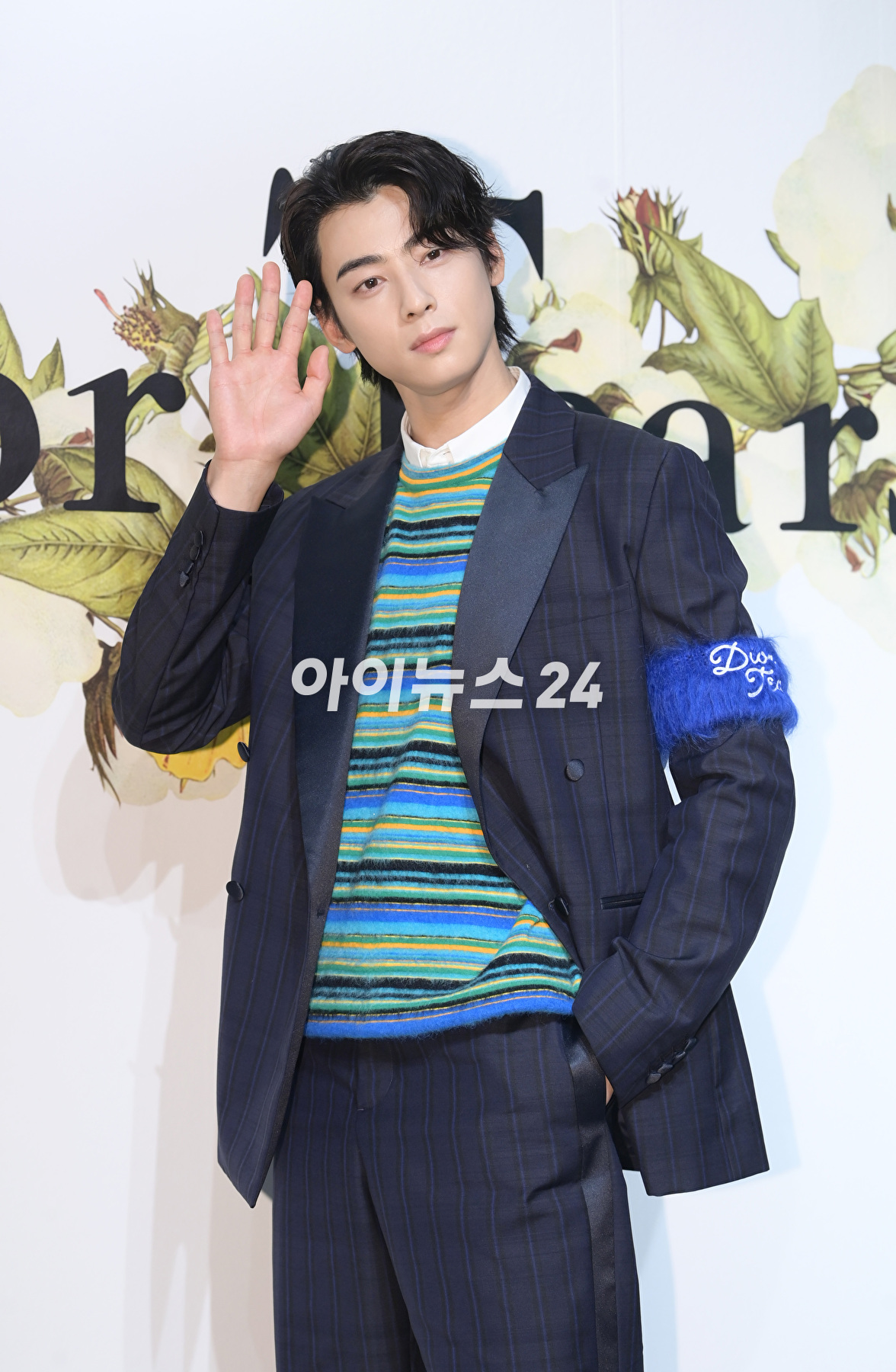 아스트로 차은우가 13일 오후 서울 성동구 성수동 한 스튜디오에서 열린 디올 맨즈 티얼즈 컬렉션 출시 팝업스토어 행사에 참석하고 있다. [사진=정소희 기자]