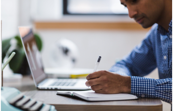 윈도우 설정 터치패드 메뉴에서 마우스 연결 시 터치패드 켜기 체크박스를 해제하는 화면