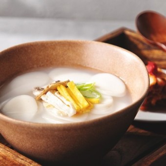 설날에 먹는 떡국