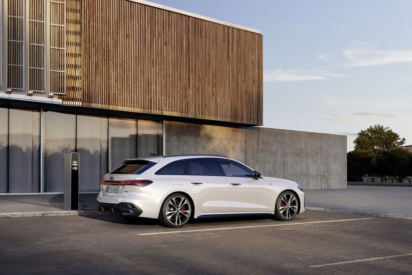 아우디 A5 E 하이브리드 이미지