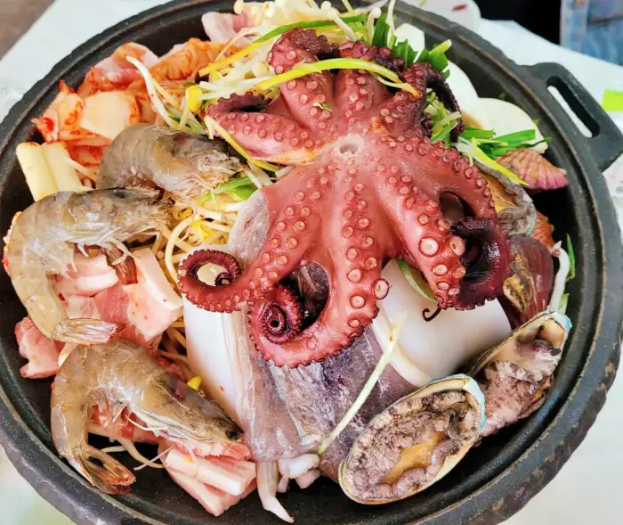 생생정보 여수 낭만포차거리 돌문어 해물 삼합 맛집