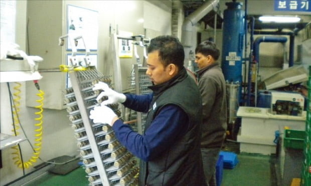 &amp;#39;홀서빙&middot;택배분류&amp;#39; 외국인력 고용허가