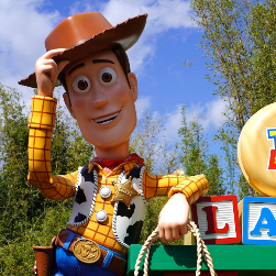 토이 스토리 랜드의 디자인, 프로모션, 수익 성장