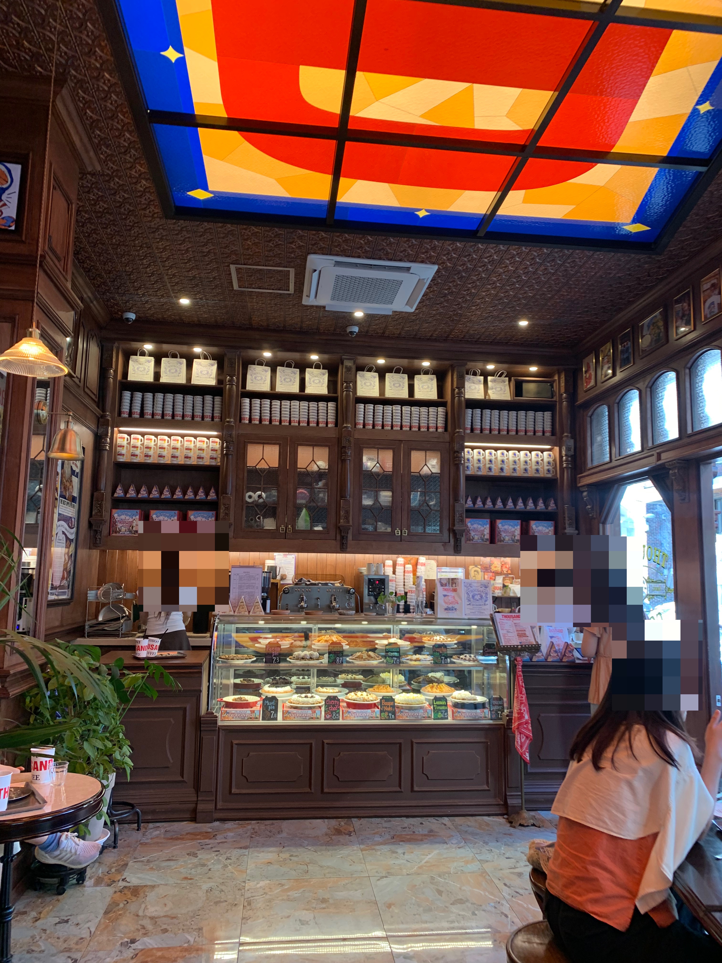 따우전드 성수 내부 인테리어와 분위기2