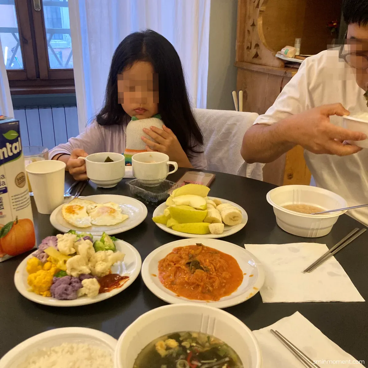 241011-이탈리아-로마-아침식사-삼색브로컬리-계란후라이-미역국-김치찌개-총출동-잘먹네