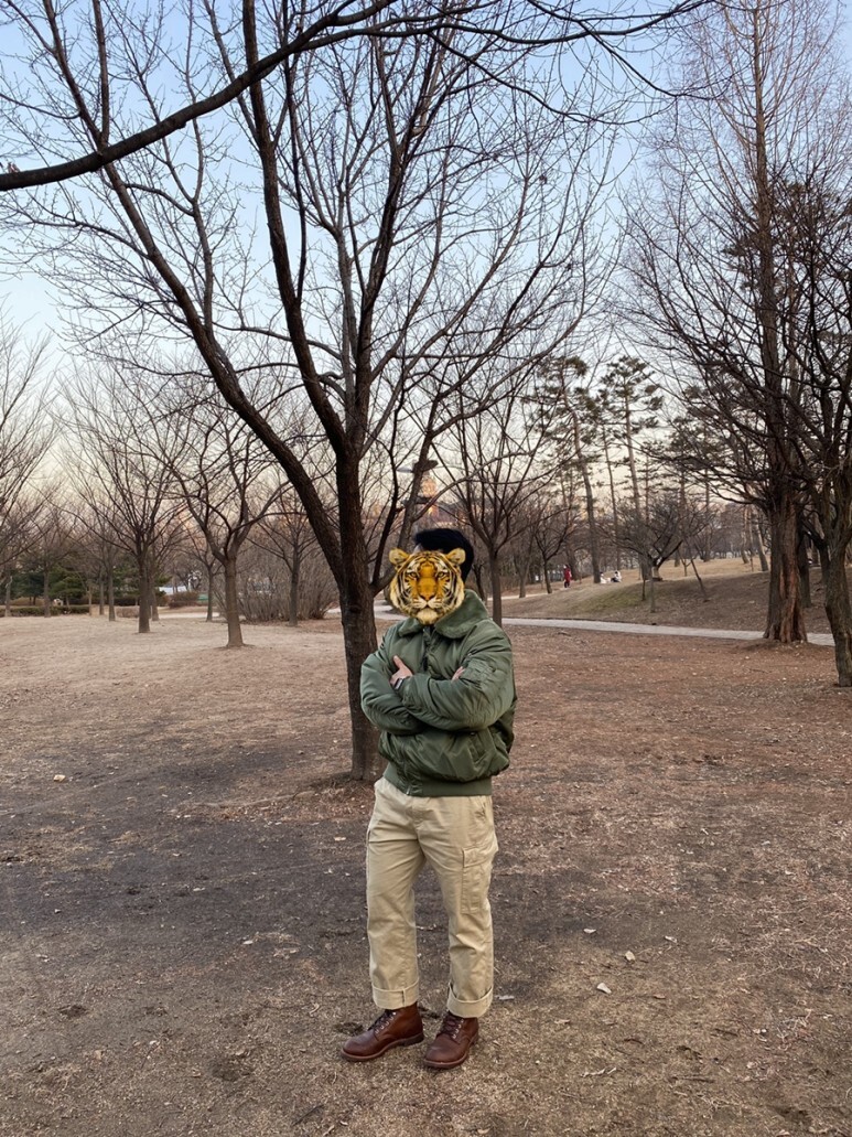 데일리 룩(오뭘입)_알파인더스트리 B-15 항공자켓 카키 무신사스탠다드 와이드 카고바지 베이지 레드윙 아이언레인 저 8111 엠버 하니스, ootd