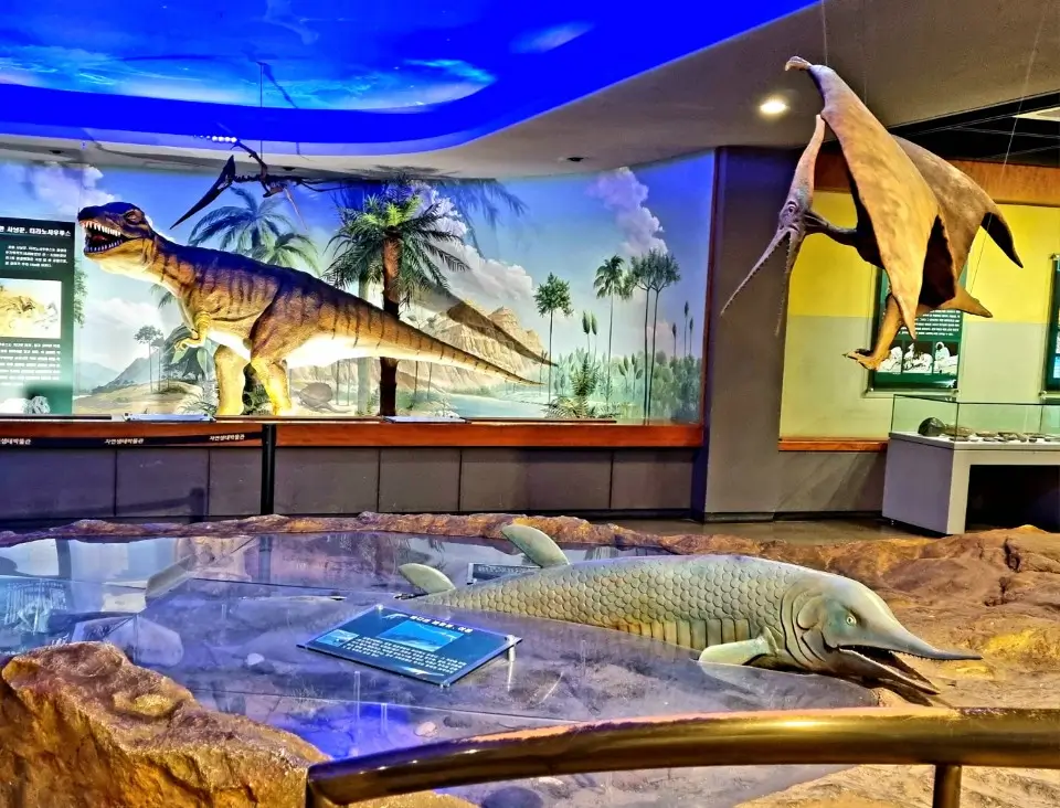 부천자연생태공원3. 부천자연생태박물관: 아이들이 좋아하는 공룡, 곤충, 물고기, 동물이 있는 곳