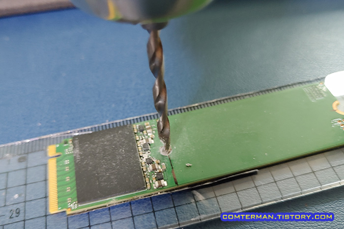 하이닉스 2280 SSD 2230 개조 나사홀