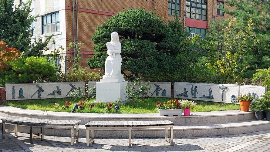 응암동성당 성모동산