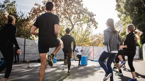 사람들이 모여서 체조하는 이미지