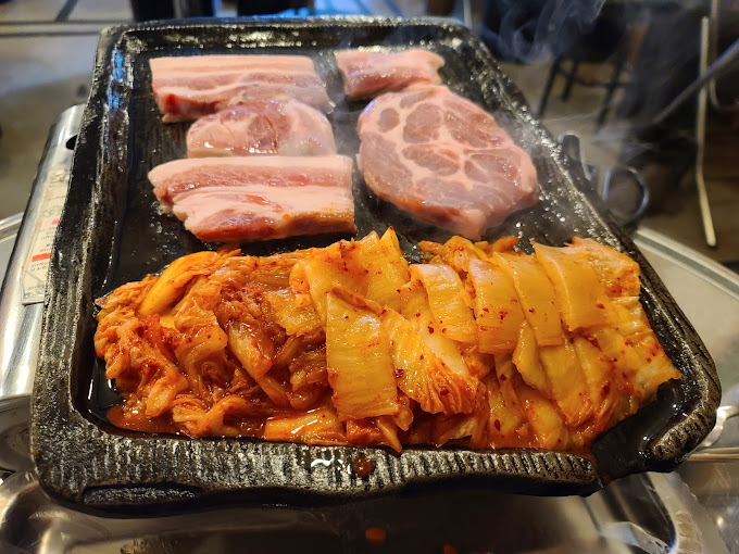 마포 합정동 삼겹살 '신김치생삼겹살'