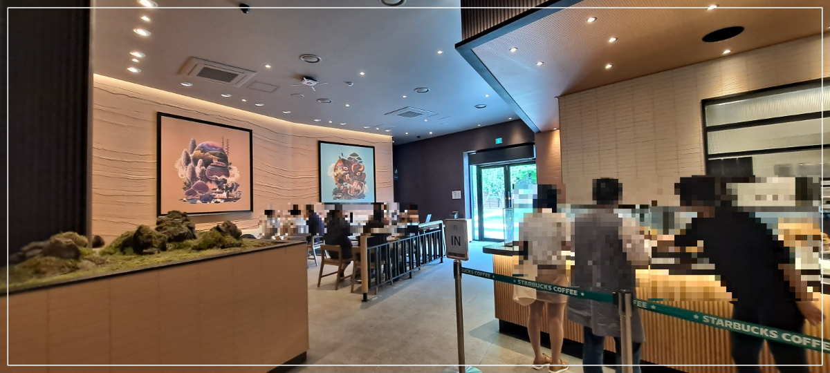 1층-안쪽-좌석-베이커리-진열대