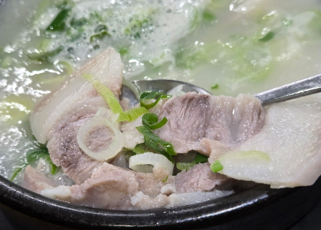 생방송투데이 성수 쌀국수 맛집 안홍마오 / 충주 아바이순대 맛집 무궁화식당 안내