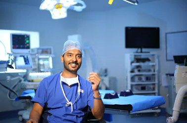 가슴성형수술 방법: 실리콘 보형물 vs 자가 지방 이식