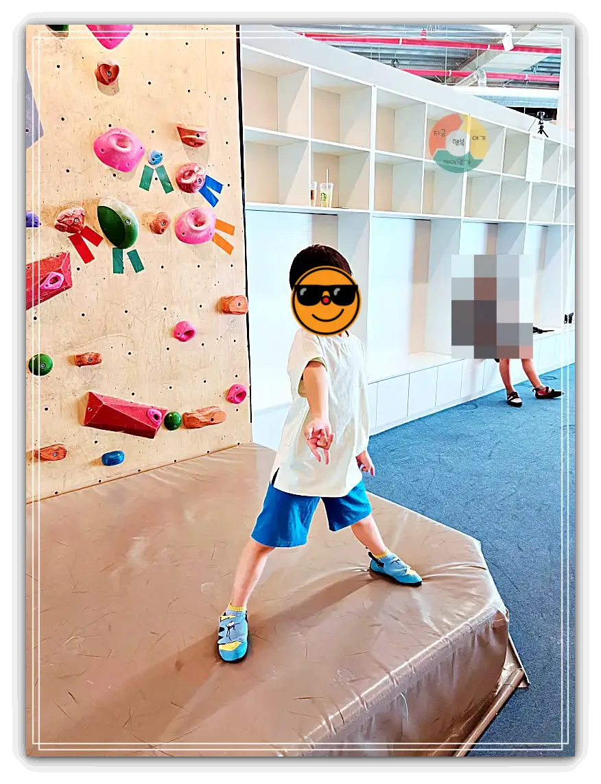 클라이밍체험_스파이더맨-손가락포즈