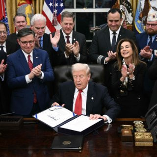 미국 연방정부 셧다운 종료, 트럼프 임시 예산안 서명 민주당의책임 강조