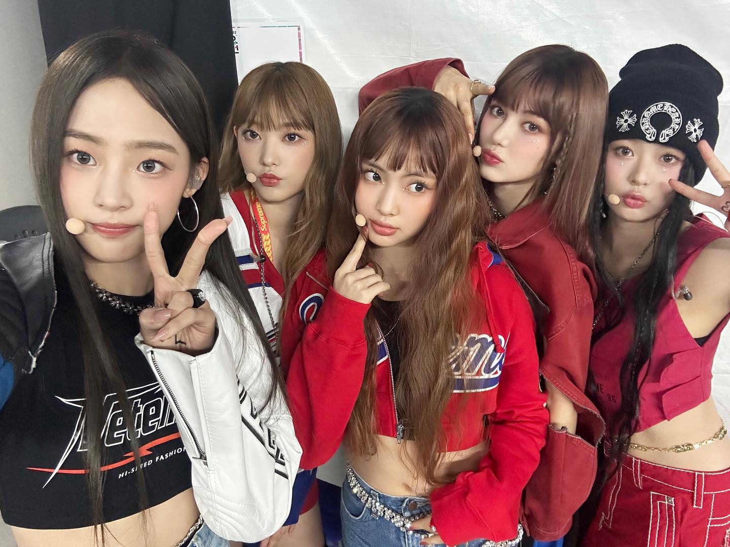 뉴진스 멤버 5명 전체샷