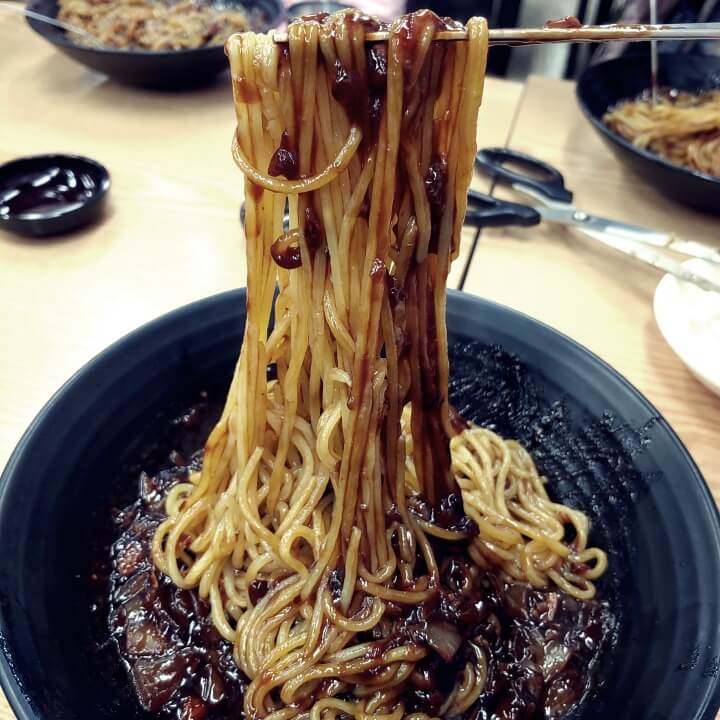 자장면-멀리서-찍은-사진