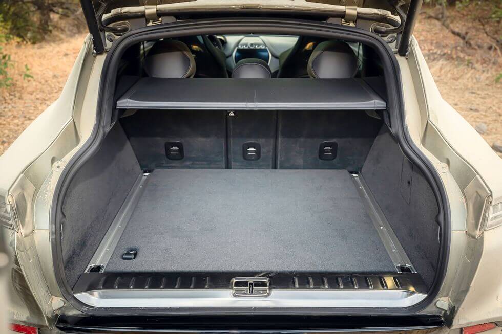 2024 에스턴마틴SUV