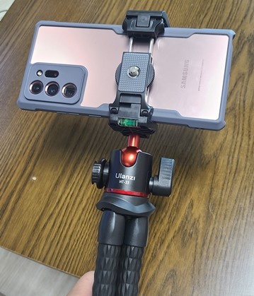 울란지 MT-11 타이어포드 삼각대 핸드폰 부착 후 모습