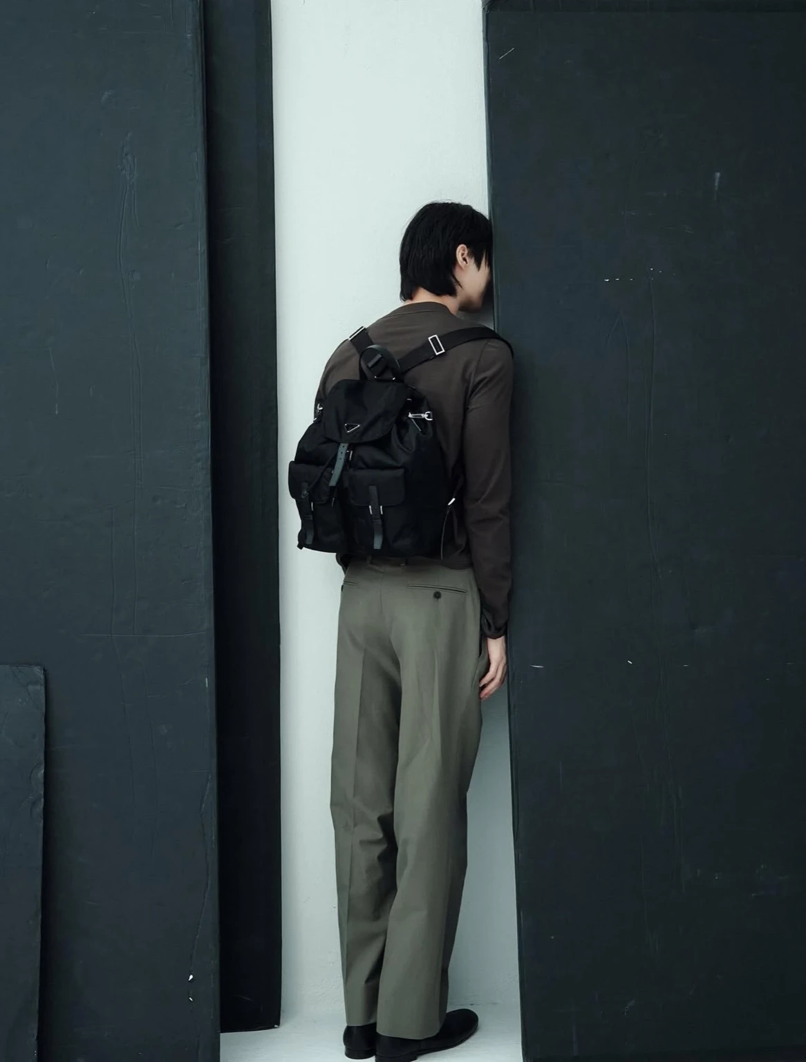 프라다변우석, 변우석프라다백팩, 프라다백팩가격, 프라다남자백팩, 프라다백팩아울렛, 변우석프라다착용샷, 프라다리나일론백팩, 프라다백팩코디, 변우석공항패션프라다, 변우석패션, 변우석인스타그램, 변우석가방, 남자명품백팩추천, 프라다백팩후기, 프라다공식스토어, 프라다신상백팩, 프라다아울렛가격, 프라다명품가방, 2025프라다백팩, 남자백팩브랜드